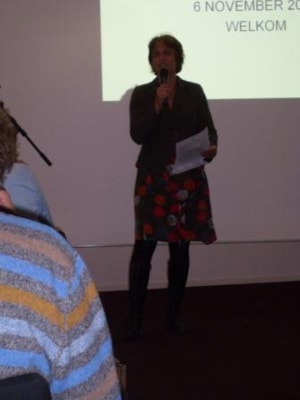 opening door Yvonne Heselmans