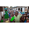 'Zorgvuldige re-integratie van kinderen in tehuizen in Afrika goede stap'