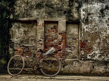 muur met fiets