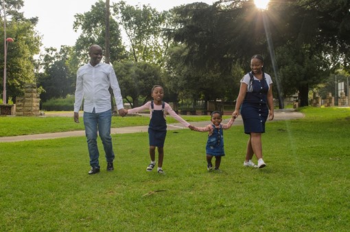 family-6886803_1280